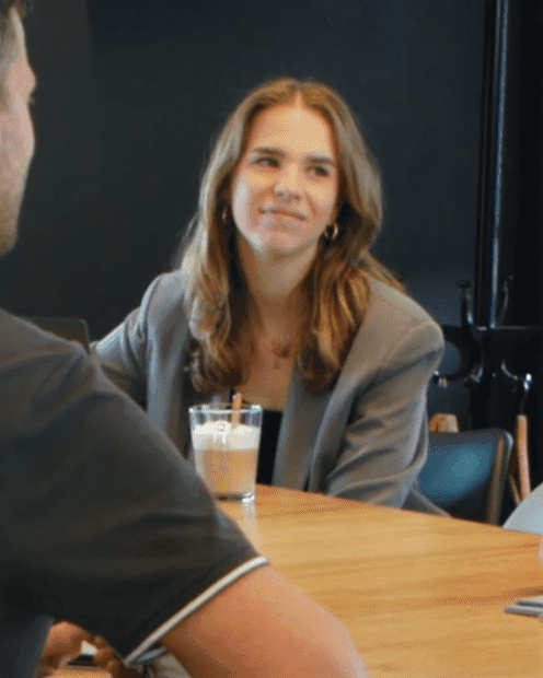 Overleg aan tafel bij Tilstra Services